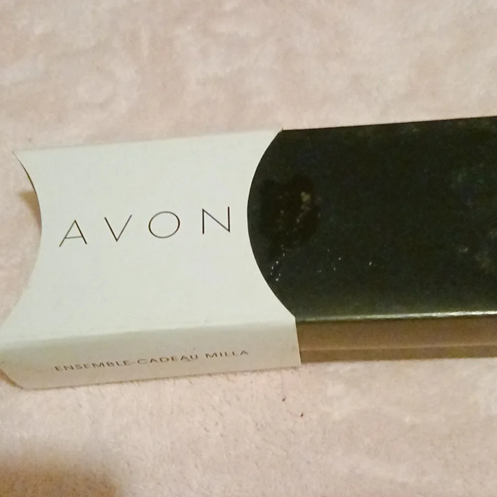 Avon Milla Gift Set. NWOT. - Picture 4 of 6